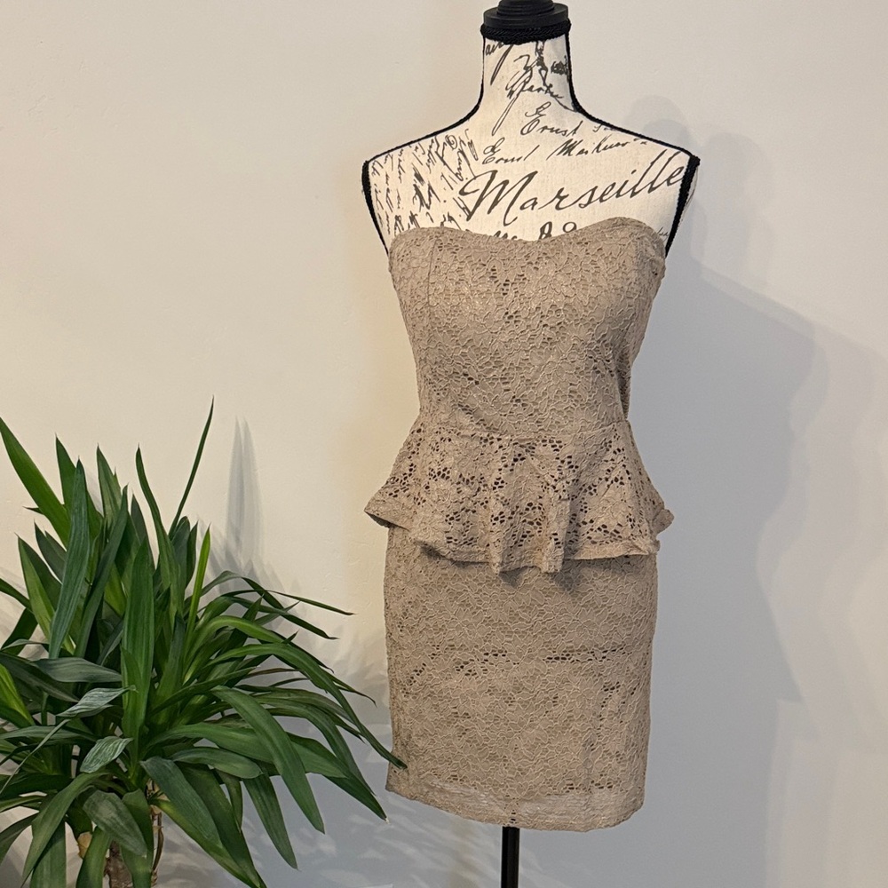 Peppermint Strapless Lace Dress in Beige with gold shimmer